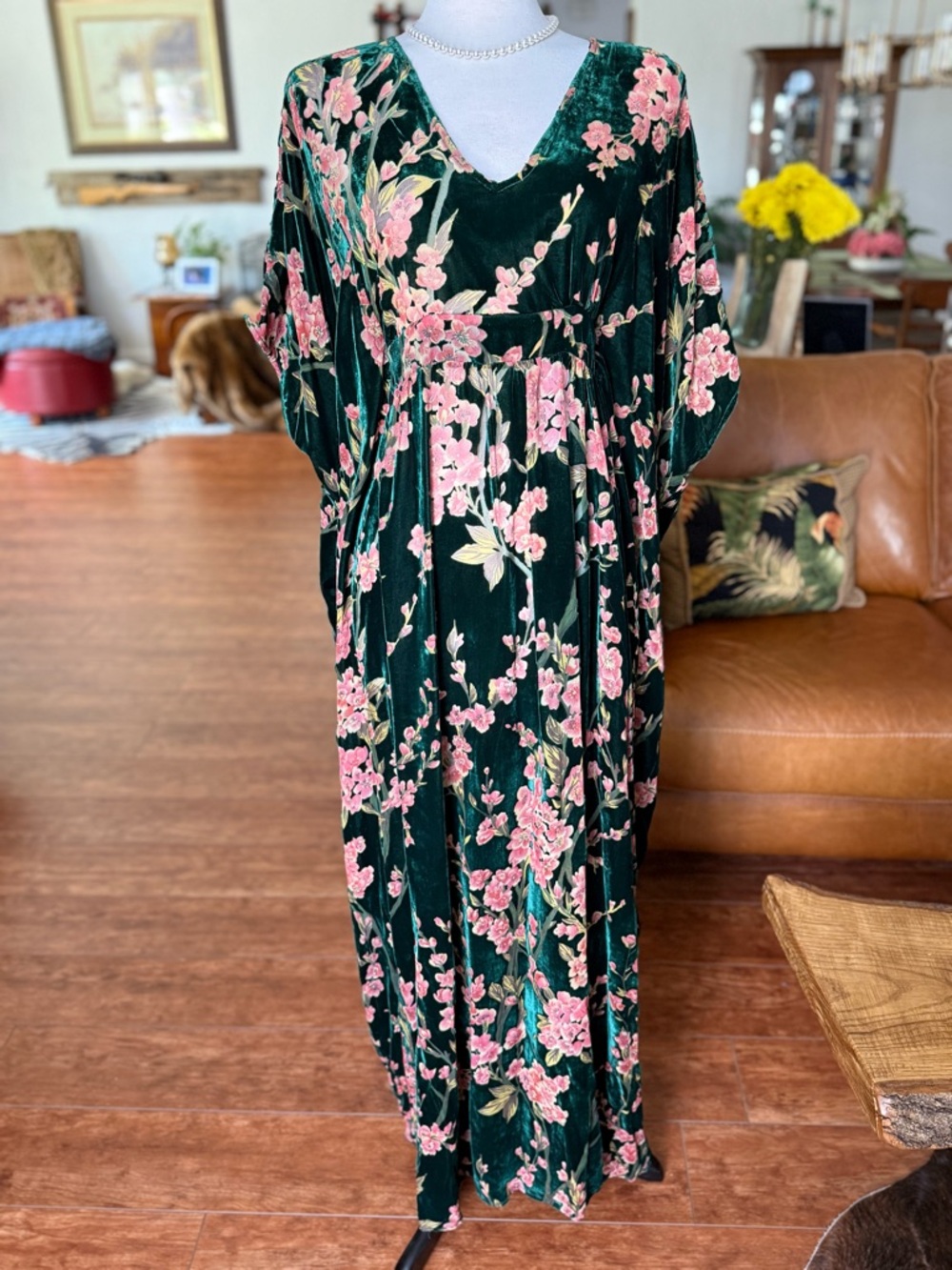 🍾 Unique Vintage Floral Velvet Caftan Maxi Dress